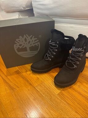 Timberland Women's Courmayeur Valley 6IN WP Shearlingboot Black Nubuck